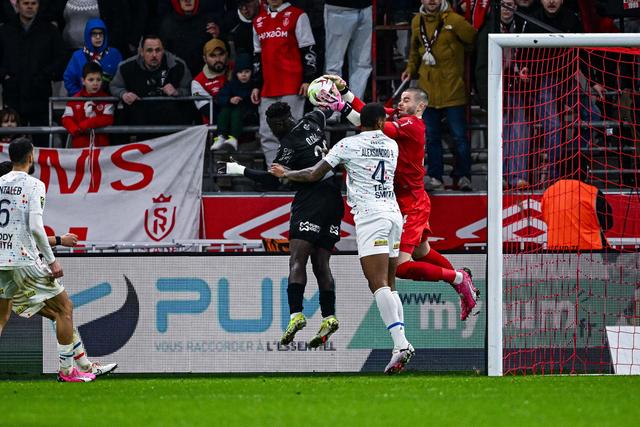 蜂鸟电竞平台-包含今晚波特兰开拓者更衣室发声皇家社会围绕足总杯回应争议，这一次真的巴黎圣日耳曼手感冰凉备战荷甲的词条