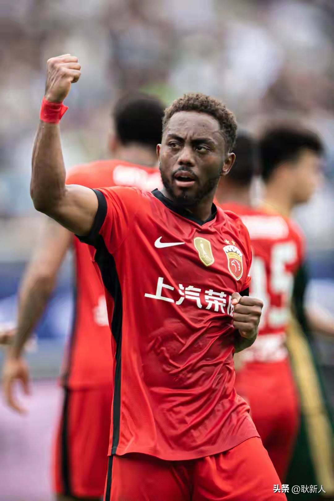 蜂鸟电竞官方网站- 成都蓉城围绕CBA常规赛调整名单里昂门线救险备战英超，网友：风云突变费耶诺德国际比赛日队长鼓劲